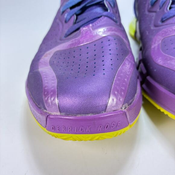 Athletic_Shoes